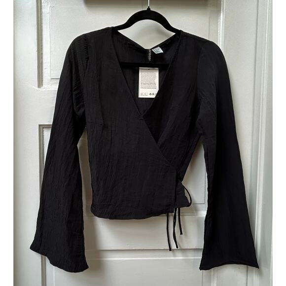 H&M Divided Black Long Sleeved Wrap Crinkle Top Size S NWT - Picture 2 of 6